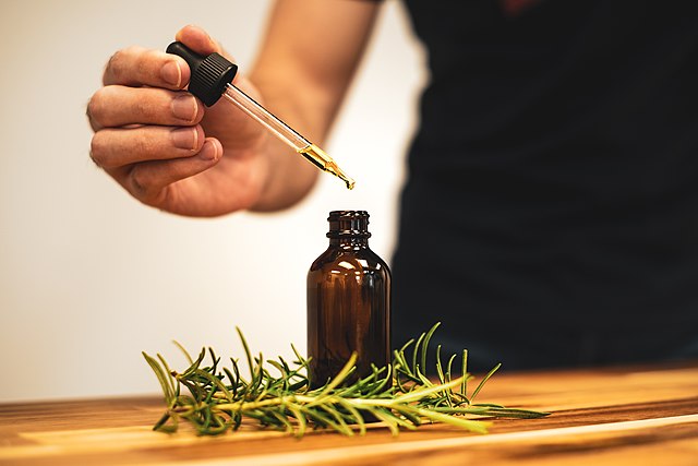 benefits of diluted rosemary oil for hair