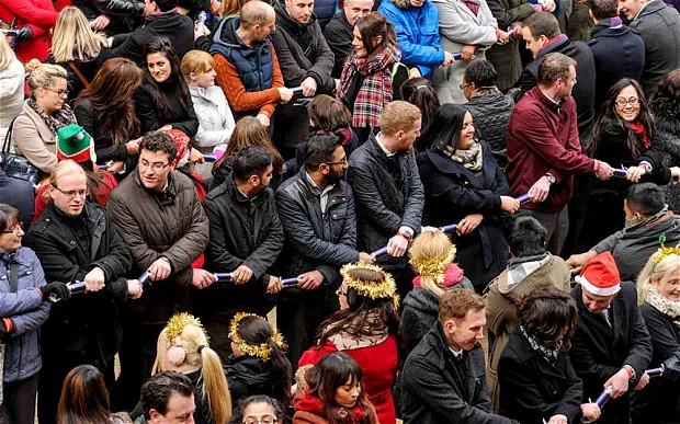 people pulling longest chain