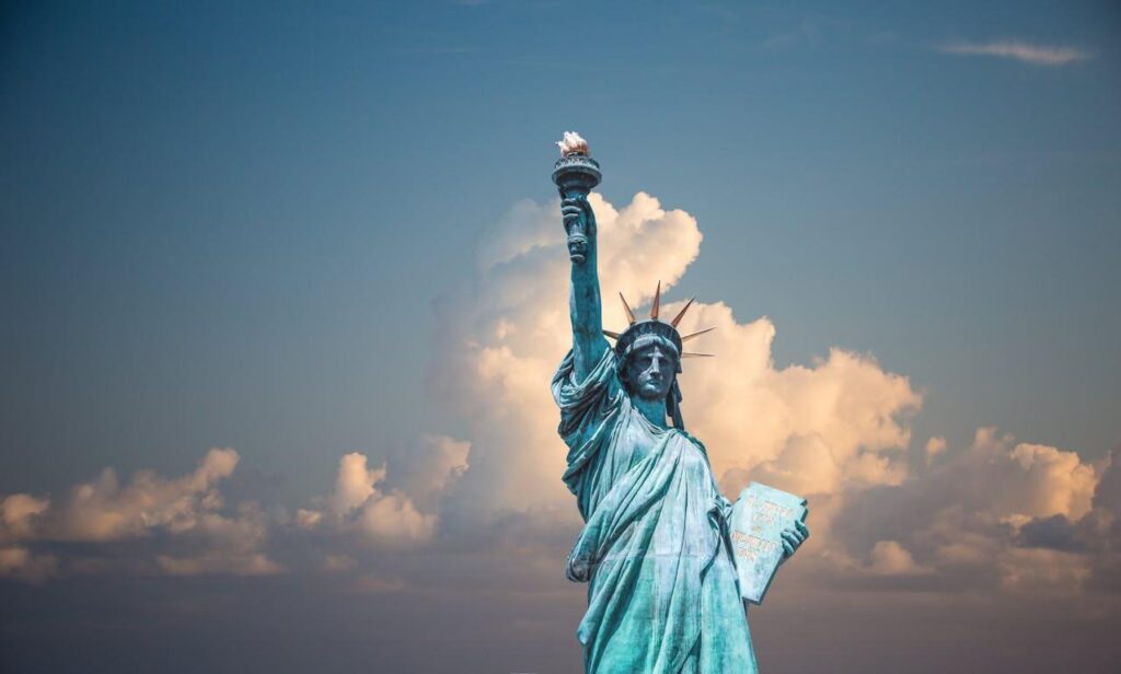 statue of liberty: christmas world records